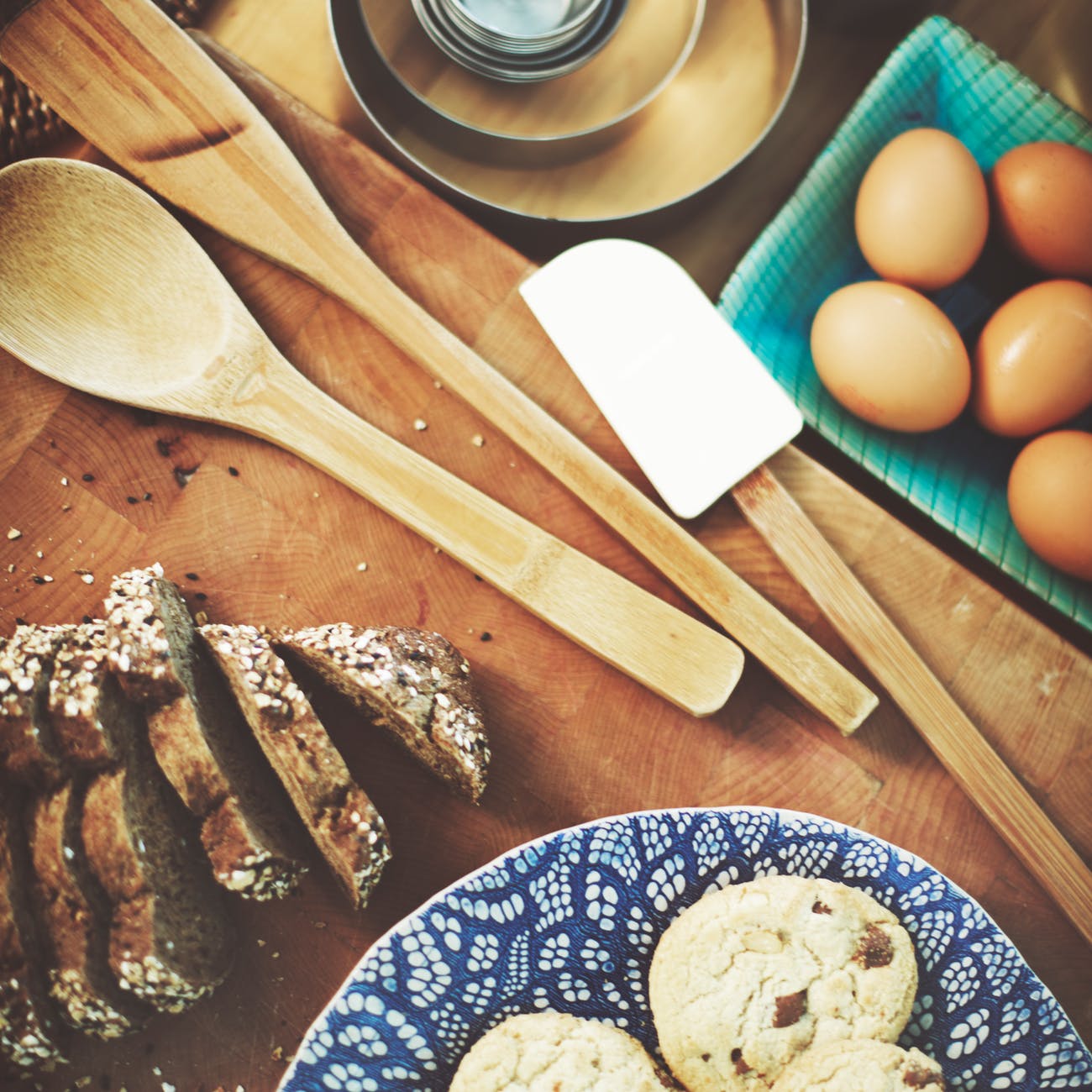 shallow focus photography of assorted kitchen tool